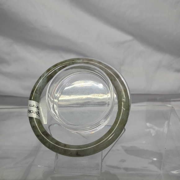 Jadeite Bangle - Picture 4 of 6